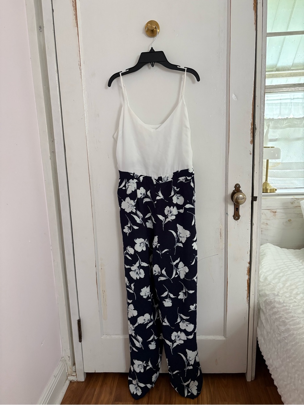 Everly White & Navy Floral Wide-Leg Jumpsuit size large